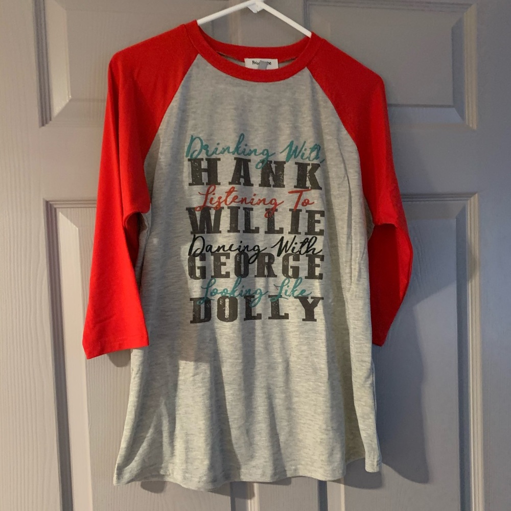 Looking like Dolly Raglan